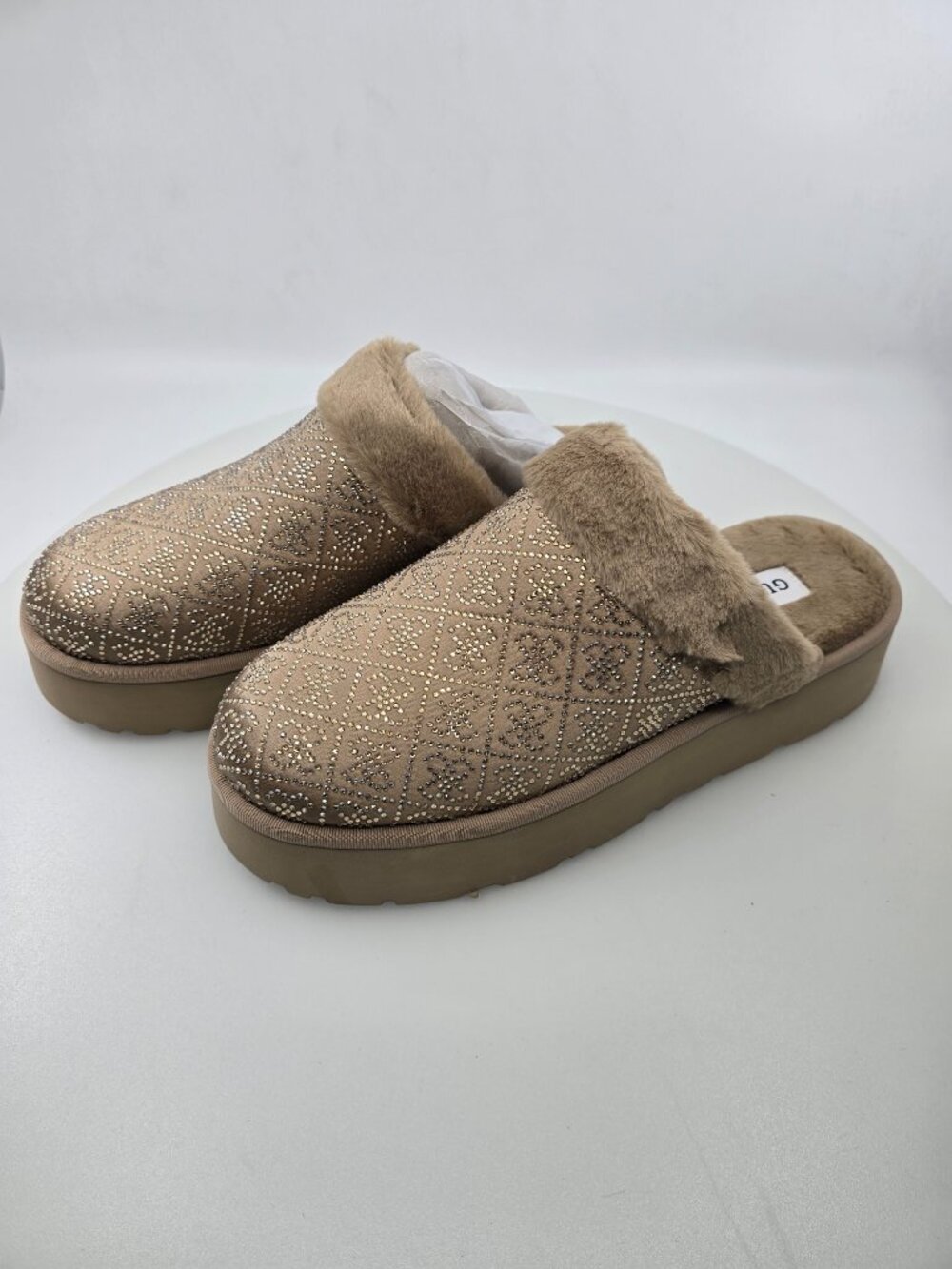 GUESS WOMAN'S WINTER SLIP ON DANIKAS3 / TAUPE / SIZE 10